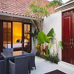 Villa Rua - Stylish Luxury, Tranquil Location In Legian, Walk To Beach
